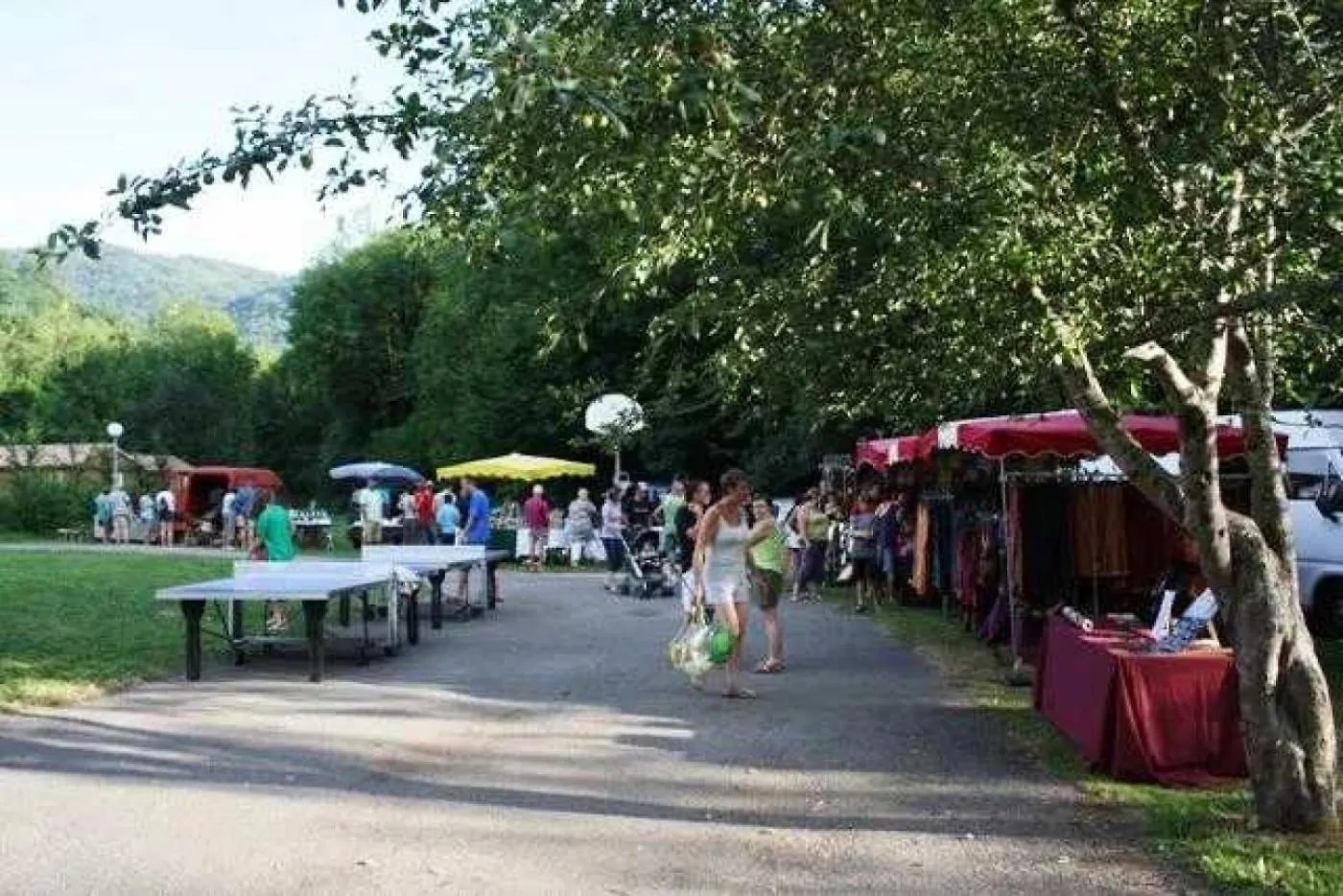 Camping 4 Etoiles - Piscine - Ccbadea 瑟鲁堡