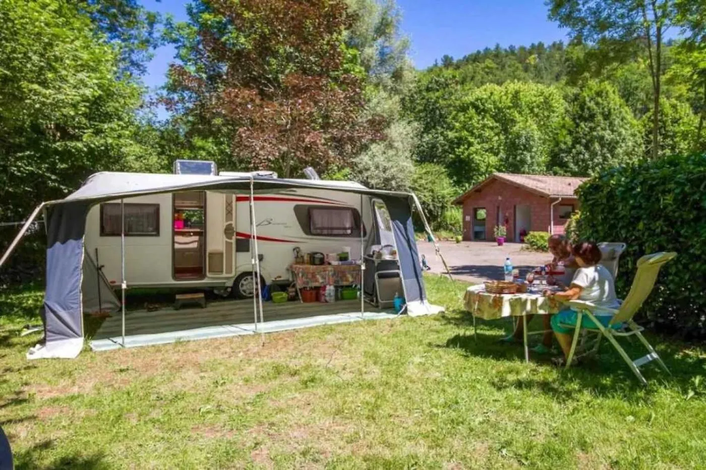 Camping 4 Etoiles - Piscine - Ccbadea La Bastide-de-Serou