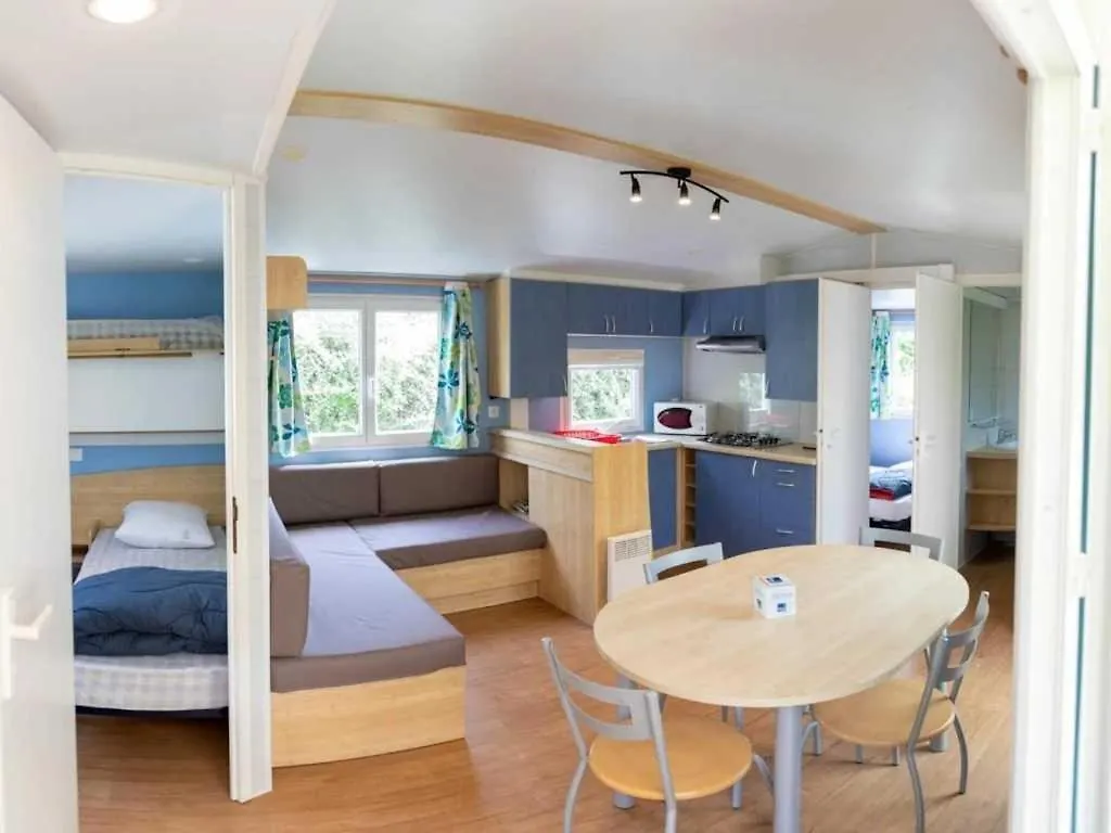 Camping 4 Etoiles - Piscine - Ccbadea La Bastide-de-Serou Campsite
