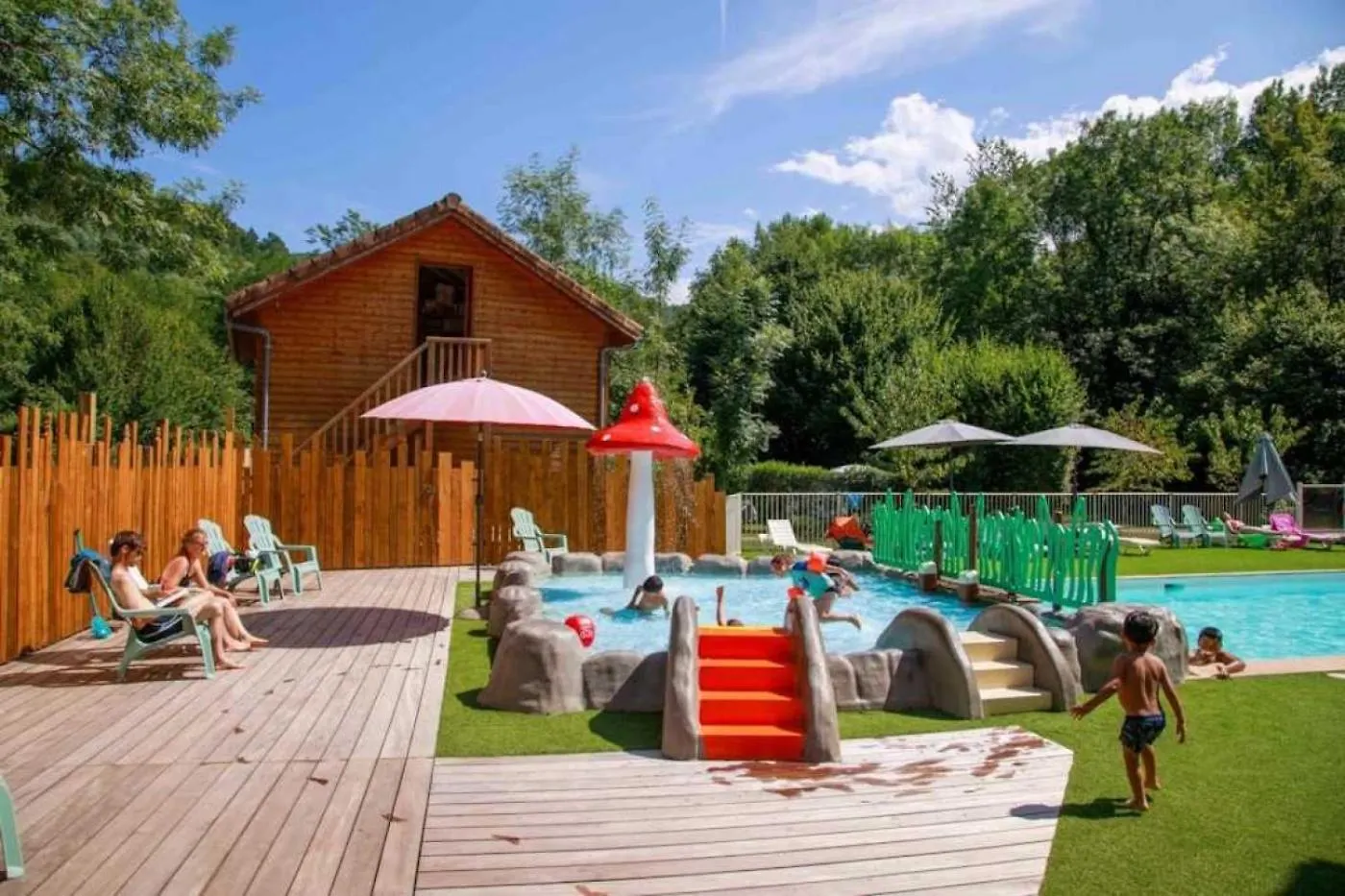 Camping 4 Etoiles - Piscine - Ccbadea 瑟鲁堡 营地