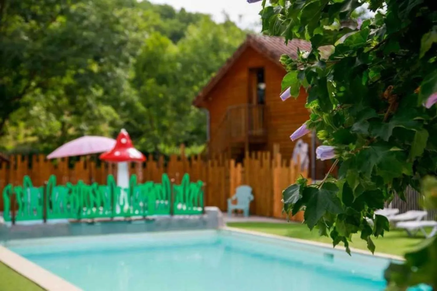 Camping 4 Etoiles - Piscine - Ccbadea La Bastide-de-Serou